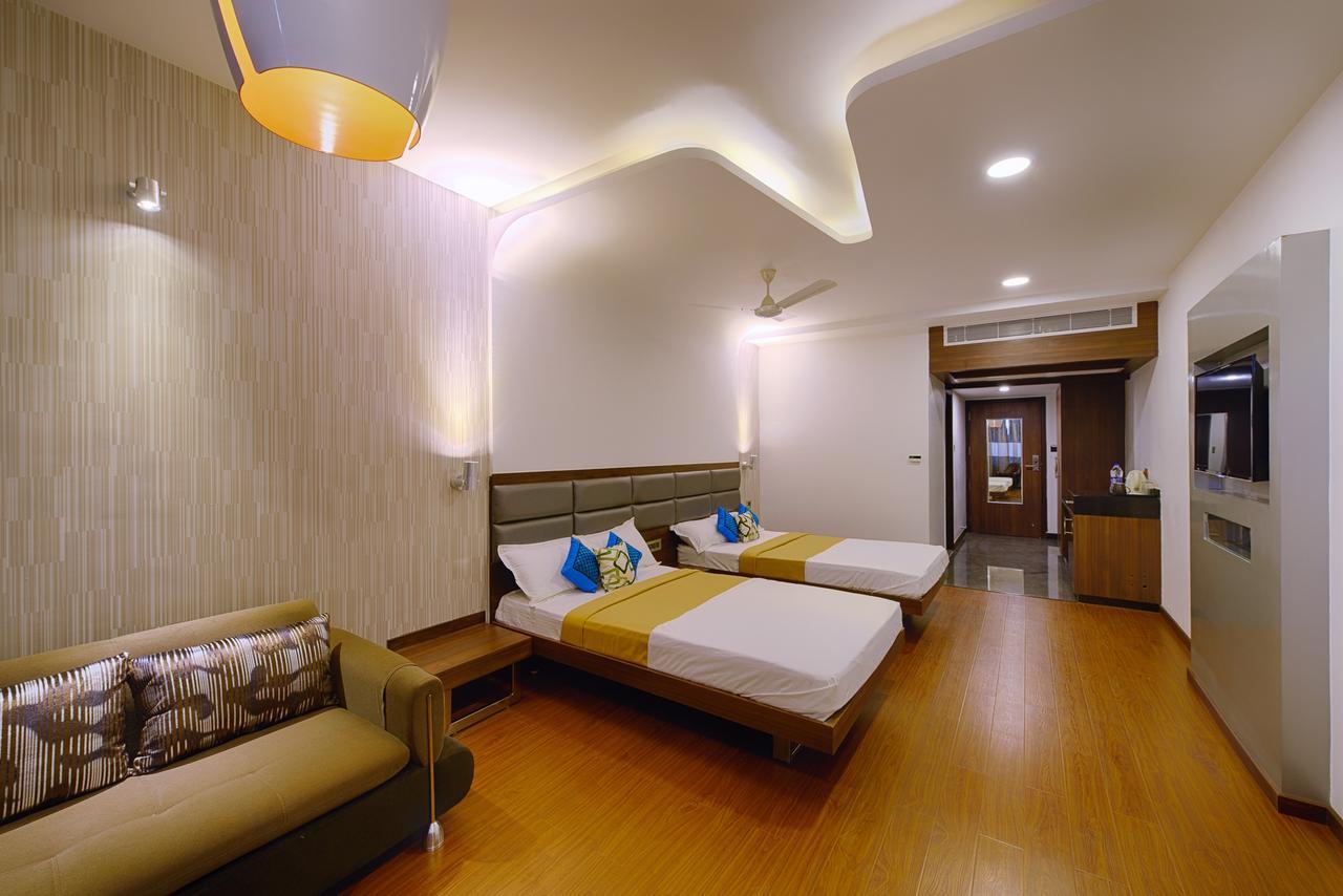 Hotel Priyadarshini Pride Hospet Esterno foto