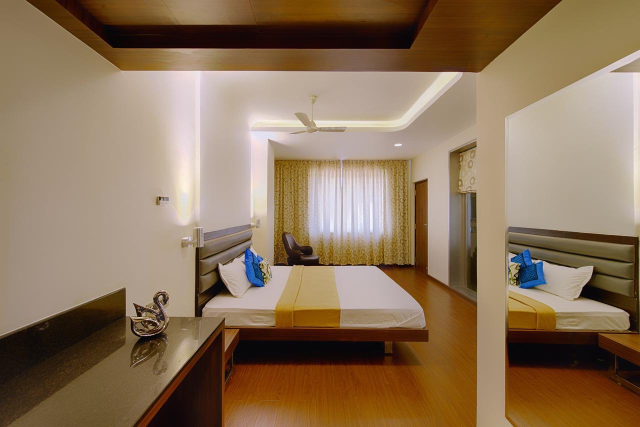 Hotel Priyadarshini Pride Hospet Esterno foto